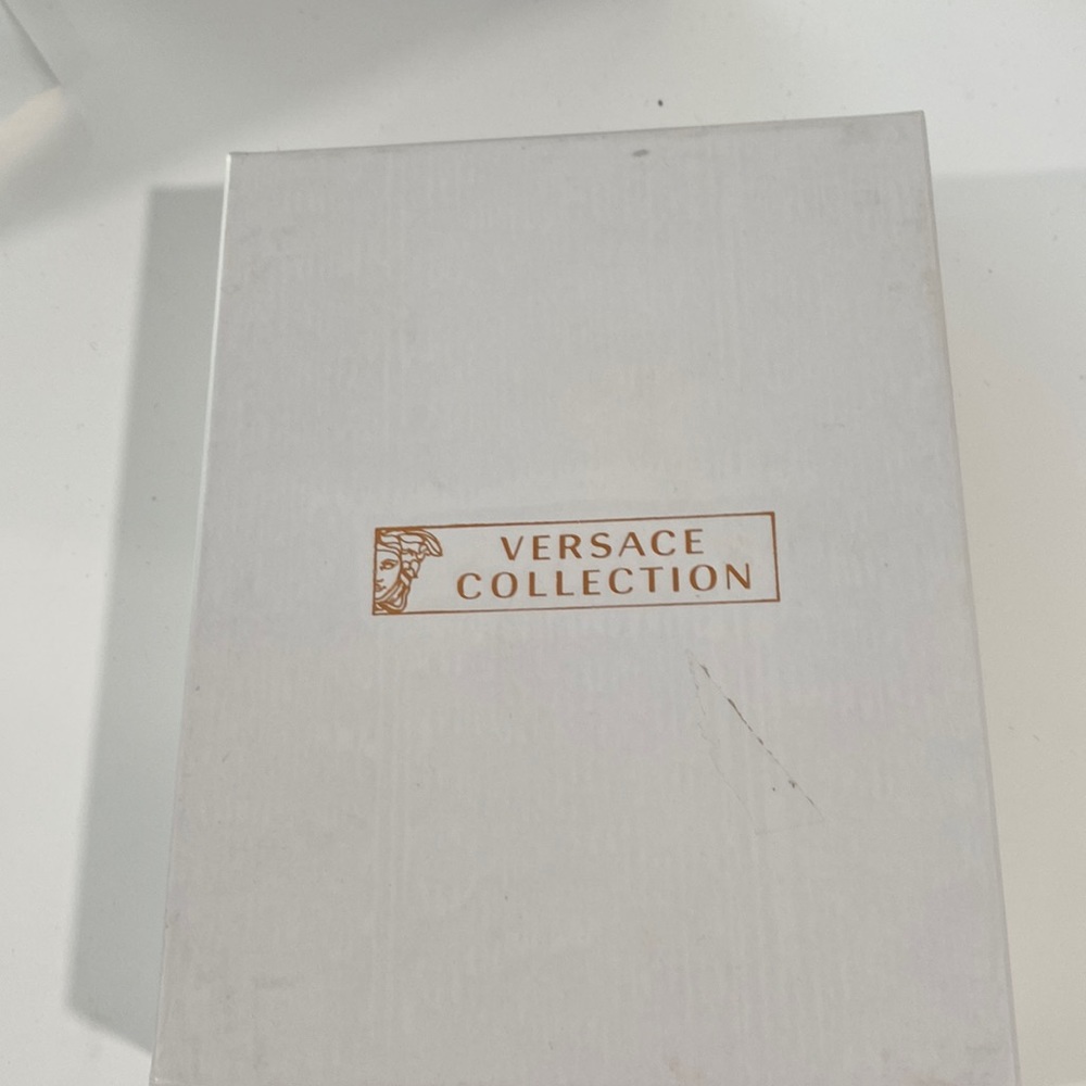 Versace wallet. NWT. With box